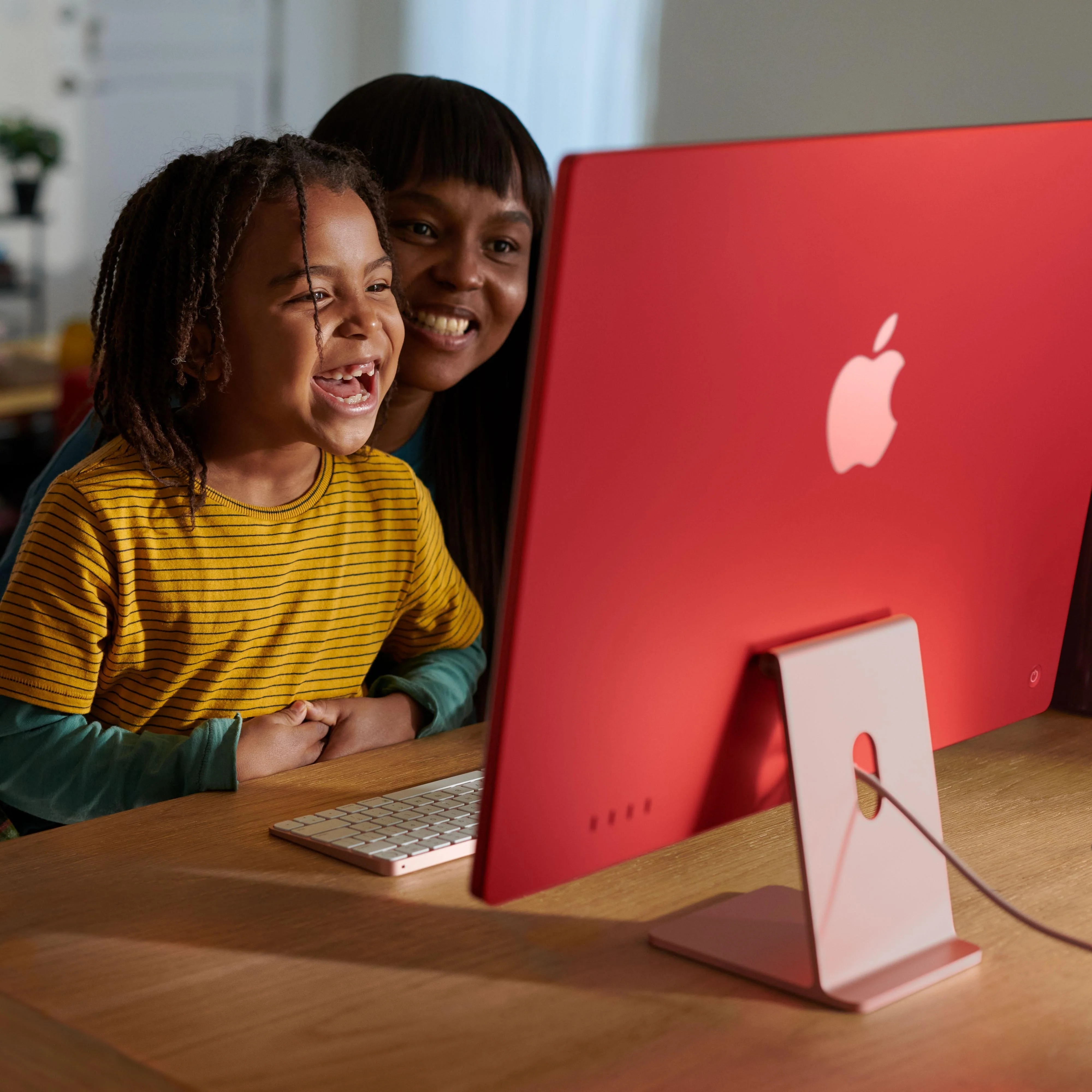 24-inch iMac with Retina 4.5K display: Apple M3 chip with 8‑core CPU and 10‑core GPU, 256GB SSD - Green - Image 6